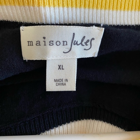 Maison Jules Black Short Sleeved Sweater
Pretty Pre-Owned Cond.
Size: XL - Picture 3 of 5